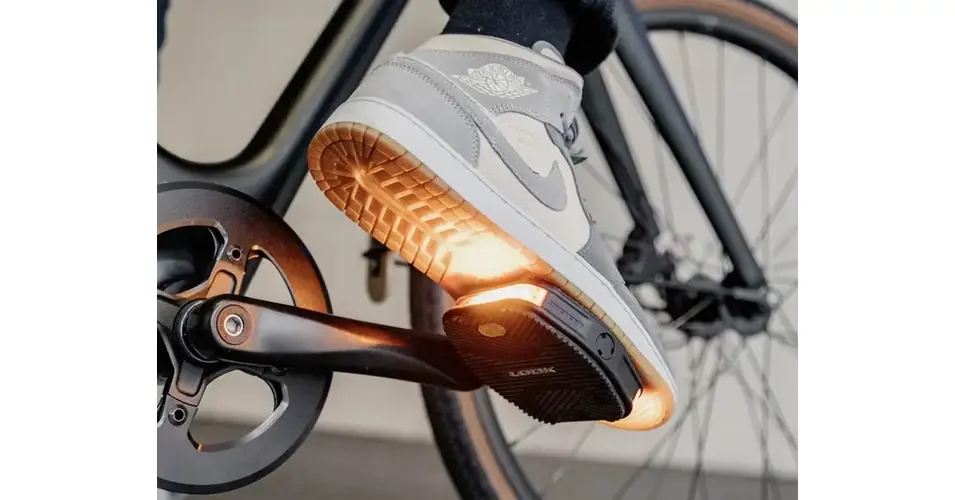 Look Geo City Grip Vision platform pedál, cserélhető Vibram taposóval, LED világítással, USB, műanyag, fekete Kihagyhatatlan ajánlat